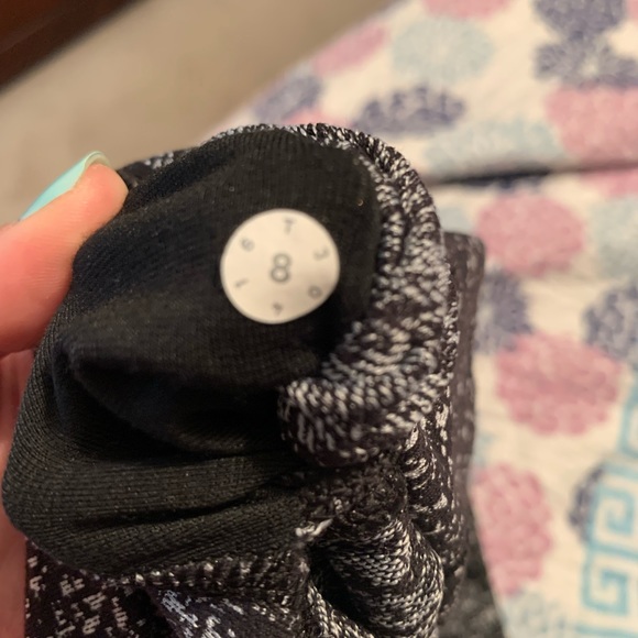 Lululemon Black & White Textured Wunder Unders - Picture 5 of 9